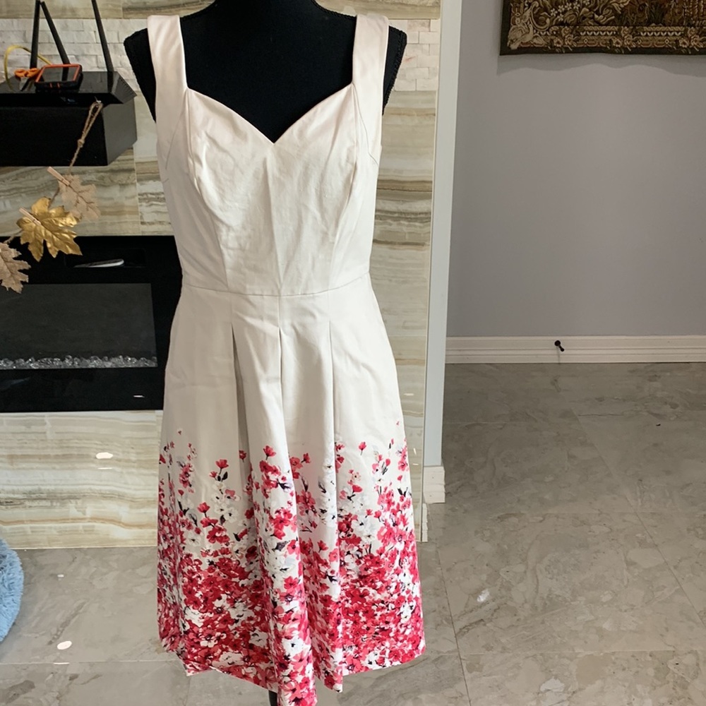 Women’s White House/ Black Market Cream Hot‎ Pink Floral Design Size 8 Dress